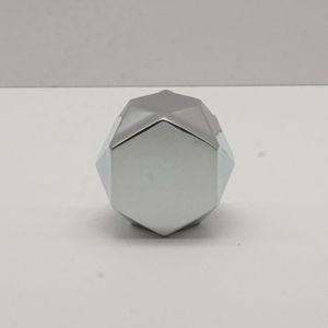 Nouveaux bouchons de parfum en Zamac pour flacons de parfum, design créatif Fea 15, scellés en alliage de <span class=keywords><strong>zinc</strong></span> pour flacons en verre - Product Image 2