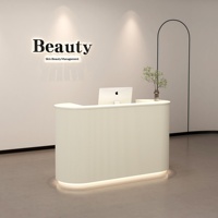 Petit comptoir de caisse en MDF avec rangement, bureau de réception minimaliste moderne et incurvé pour salon de beauté et magasin de vêtements