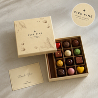 Boîte à chocolat en carton rigide de luxe avec des papiers Kraft artistiques et des papiers à texture spéciale, matériaux recyclés, emballage cadeau personnalisable