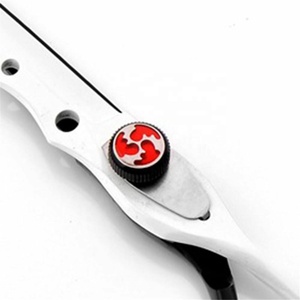 กรรไกรตัดผมมืออาชีพ กรรไกรซอยผม ร้านตัดผม ร้านเสริมสวย J2 สแตนเลสญี่ปุ่น ปรับระดับได้ ขนาด 6.5 นิ้ว - Product Image 4