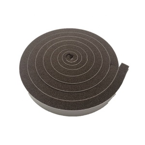 Rouleau de mousse filtrante à cellules ouvertes pour la ventilation des crêtes de toiture métalliques, avec structure en filet et fermetures en mousse pour l'étanchéité - Product Image 5