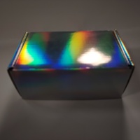 Emballage cadeau haut de gamme pliable couleur brillante argenté recyclable avec doublure en éponge holographique, gaufrage et pelliculage mat pour chaussettes