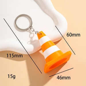 Mini Llavero de Plástico con Diseño Naranja Único y Divertido de Señales de Tráfico y Conos de Tráfico, para Niños - Product Image 5