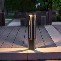 Lampu tonggak LED aluminium untuk lanskap taman tenaga surya tahan air 3000K 6000K lampu rumput dengan peringkat IP65 untuk penggunaan luar ruangan