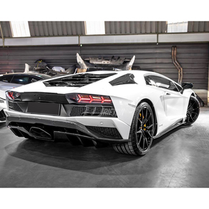 Rejillas de ventilación laterales del motor trasero de fibra de carbono seca estilo OEM para Lamborghini Aventador S LP740 2016-2021 - Product Image 3