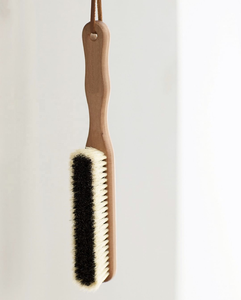 Modèle de mode manche en bois vêtements chaussures <span class=keywords><strong>brosse</strong></span> <span class=keywords><strong>brosse</strong></span> à peluches poils de porc naturel <span class=keywords><strong>brosse</strong></span> à vêtements avec manche en bois de chêne huilé - Product Image 6