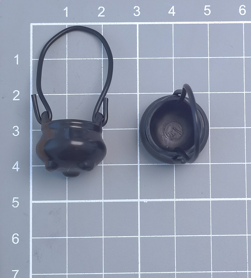 New Creative 100pcs/lot 40*20mm Miniature Doll House Black Witch Pot Figures Ornaments For Kitchen Party Decoration