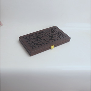 Boîte à bijoux en bois, design rectangulaire ajouré, pour le rangement de cadeaux - Product Image 1