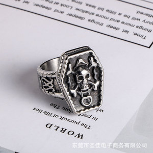 แหวนเหล็กไทเทเนียมลายหัวกะโหลกโจรสลัดสำหรับผู้ชาย เครื่องประดับฮาโลวีน แหวนแฟชั่นฮิปฮอปทันสมัยพร้อมดีไซน์โครงกระดูก - Product Image 1