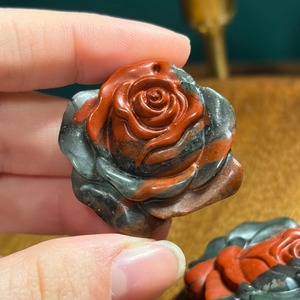 Venta al por mayor de cristal natural tallado a mano, flor de piedra de sangre, rosa de cuarzo de tamaño pequeño para regalo - Product Image 3