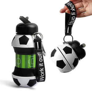 Bouteille d'eau pliable en silicone pour enfants, motif football, avec logo personnalisé, pour le sport et les voyages - Product Image 1