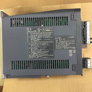Servoaccionamiento Mitsubishi Mr-Je-300C 50Hz/60Hz para Montaje en Riel DIN para Servomotor, Hecho en Japón - Product Image 4