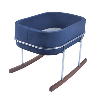 Berceau à bascule moderne en velours pour bébé avec support métallique, berceau en bois rembourré de luxe, lit de bébé sécurisé pour nouveau-né - Product Image 2