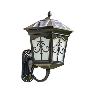 โคมไฟติดผนังกลางแจ้งสไตล์ยุโรป IP65ไฟ LED ขนาดใหญ่กันน้ำ E27ระเบียงลานสวนวัสดุอลูมิเนียมพลังงานแสงอาทิตย์ - Product Image 1