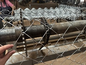 Nhà Máy Giá mạ kẽm + PVC bọc thép Chuỗi liên kết hàng rào tráng dây lưới 50x50 mét kim cương lỗ nhỏ Chuỗi liên kết hàng rào - Product Image 5