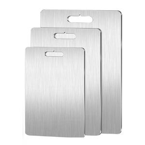 Tabla de Cortar de Titanio Antiadherente de Doble Cara, Tabla de Cortar de Acero Inoxidable para Cocina, para Cortar Pan, Verduras y Frutas - Product Image 1