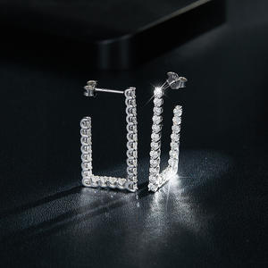 ต่างหูทรงเรขาคณิตประดับมอสซาไนต์สุดหรูสำหรับผู้หญิง ดีไซน์แฟชั่นสีเงิน - Product Image 5