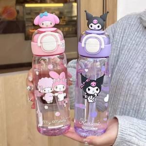 ขวดน้ำพลาสติก Zuo Mu Kuromi 600 มล. พร้อมหลอดและสายสะพายสำหรับเด็ก ใช้สำหรับโรงเรียน ปลอดสาร BPA - Product Image 3