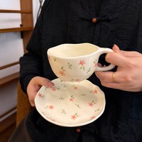 Chaozhou usine peinte à la main petite tasse à café en céramique florale et feuille verte et soucoupe plateau de nouveauté ensemble de tasses à thé de l'après-midi