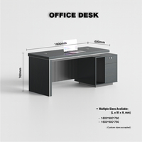 Bureau de bureau moderne avec un design épuré et un plan de travail spacieux pour les bureaux professionnels