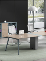 Chaise de bureau ergonomique avec dossier en maille, confortable et idéale pour les salles de réunion, design de mobilier de bureau