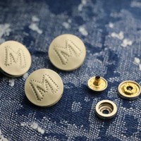 Kancing Pakaian Berkualitas Tinggi, Huruf Putih, Custom, Paduan Seng, Bentuk Hati Persegi, Flatback, Ramah Lingkungan, Lapis Elektroplating