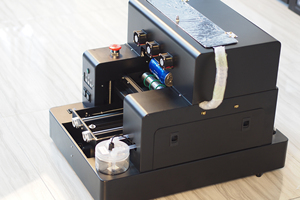Stampante UV Flatbed A4 <span class=keywords><strong>A3</strong></span> CMYKWV per Stampa su Bottiglie, Cover per Telefoni, Vetro, Acrilico, Metallo, Plastica con Finitura Lucida - Product Image 4