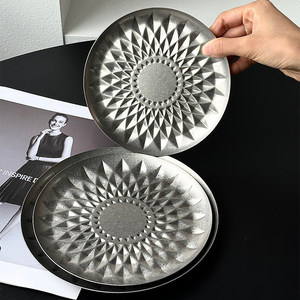 Assiette de présentation haut de gamme à motif floral doré festonné pour mariage, dîner et fête, compatible lave-vaisselle - Product Image 3