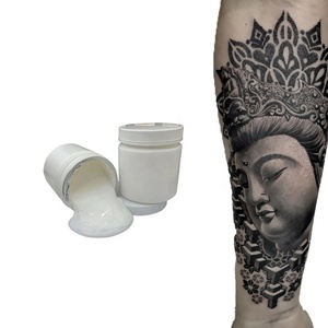 บาล์มบำรุงผิวหลังสักลายวีแกน 500 กรัม สูตรอ่อนโยนสำหรับผิวแพ้ง่าย บรรจุในหลอดอะลูมิเนียม แบรนด์ส่วนตัว - Product Image 2