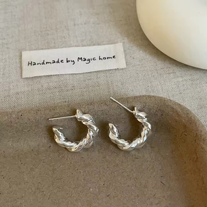 Boucles d'oreilles créoles simples en métal doré couleur argent pour femmes, accessoires quotidiens personnalisés et tendance, bijoux de fête, cadeaux d'anniversaire - Product Image 5