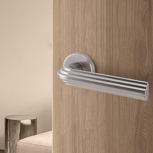 Manija de Puerta Circular de Alta Calidad con Diseño de Rosa, Moderna, Europea, Novedosa, para Puertas de Madera, Hogar y Proyectos - Product Image 2