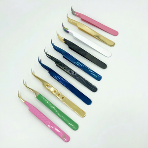 Pince à épiler professionnelle en acier inoxydable durable pour extensions de cils, plaquée or, personnalisable, semi-courbée, pointe isolante - Product Image 1