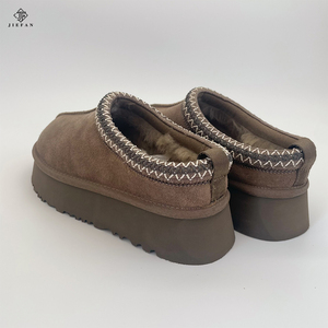 여성 슬리퍼 도매 사용자 정의 못생긴 양가죽 동물 모피 슬립 온 통기성 미끄럼 방지 겨울 눈 부츠 여성 신발 - Product Image 3