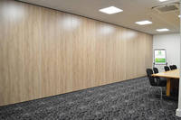 Parois modulaires accordéon modernes en bois, insonorisées, portables, pliables et mobiles pour hôtels et écoles