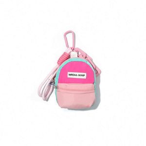 Llavero de mochila en miniatura colorido - Accesorio personalizado para artículos esenciales diarios y soporte único para llaves - Product Image 2
