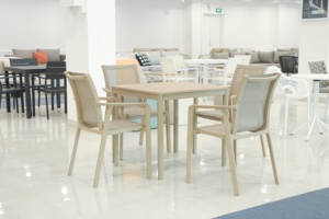 <span class=keywords><strong>Table</strong></span> <span class=keywords><strong>et</strong></span> chaises en PP résistantes aux intempéries <span class=keywords><strong>et</strong></span> bon marché, ensembles de tables en plastique durables pour restaurants, mariages, cafés, banquets <span class=keywords><strong>et</strong></span> plages - Product Image 2