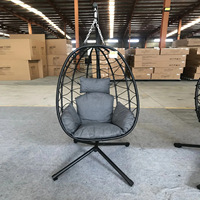 Fauteuil suspendu en rotin moderne facile à plier avec coussin et structure métallique pour la salle de sport, l'hôtel, le parc et l'hôpital