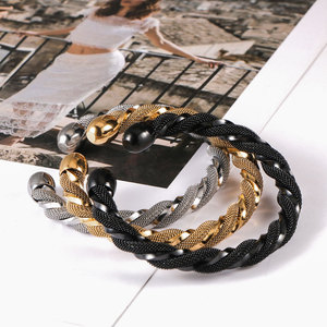 สร้อยข้อมือสแตนเลส CZ079 เครื่องประดับถักแบบยูนิเซ็กซ์ สีดำ ทอง เงิน ดีไซน์เรขาคณิต - Product Image 1