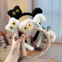 Peluche chat de dessin animé mignon, accessoire fraise tridimensionnel, polyvalent, élégant, écologique, confortable, antidérapant pour l'extérieur