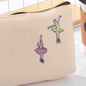 เข็มกลัดติดเสื้อรูปนัก<span class=keywords><strong>เต้น</strong></span><span class=keywords><strong>บัล</strong></span>เล<span class=keywords><strong>ต์</strong></span>แบบสามมิติเคลือบเงา  งานออกแบบพิเศษ  ตุ๊กตา<span class=keywords><strong>การ์ตูน</strong></span>นัก<span class=keywords><strong>เต้น</strong></span><span class=keywords><strong>บัล</strong></span>เล<span class=keywords><strong>ต์</strong></span>  เข็มกลัดติดเสื้อสำหรับผู้หญิงและเด็กผู้หญิง  เครื่องประดับ - Product Image 1