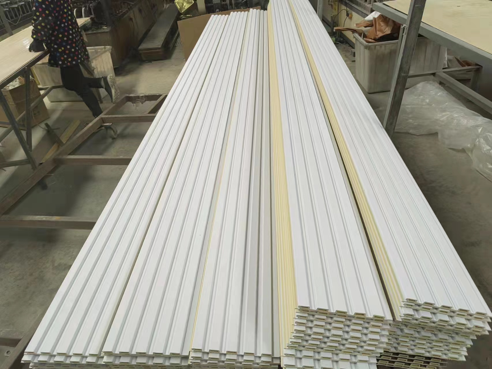Indoor Decoration Wood Fluted Composite WPC Wall Panel 160mm x 24mm Waterproof