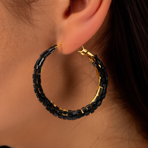 Boucles d'oreilles créoles en acier inoxydable plaqué or avec perles noires pour femmes, bijoux tendance - Product Image 3