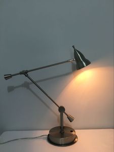 UL Được Liệt Kê Hilton OEM Nhà Máy Kim Loại Sang Trọng Xách Tay Đèn Bàn Đèn Với Ổ Cắm Điện - Product Image 2