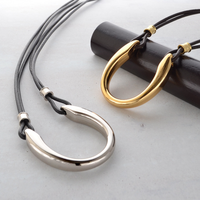 Collier personnalisable en forme de fer à cheval avec pierres précieuses, pendentif mors de cheval en acier inoxydable 316L avec chaîne en cuir, bijoux équestres