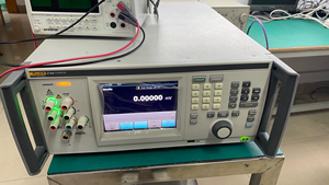 Calibrateur multifonction haute performance Fluke 5730A ± 1100 V ± 2.2 a 10 Hz ~ 1 MHz GPIB <span class=keywords><strong>RS</strong></span>-232 USB Ethernet - Product Image 5