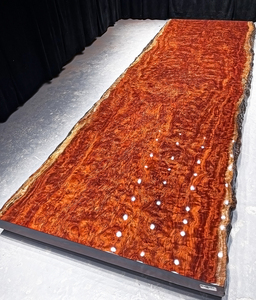 Tavolo in <span class=keywords><strong>Legno</strong></span> Massello di Bubinga con Bordo Naturale - Tavolo Unico con Bordo Naturale per Sala da Pranzo, Conferenze o Tavolo Centrale - Product Image 3