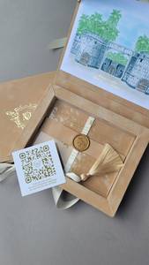 Boîte d'invitation de <span class=keywords><strong>mariage</strong></span> Bourgogne Velours Acrylique Boîte d'invitation dans une boîte en velours avec logo personnalisé or Monogramme Marron Pompon - Product Image 6