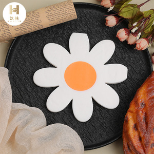 Nouvelles serviettes imprimées, motifs tournesols originaux, marguerites créatives, serviettes en papier jetables en pâte de bois sur le thème des fêtes - Product Image 1