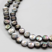 Perles Alphabet Coquillage Noir Formes Assorties 5 Pièces, Perles Initiales A-Z Double Face en Nacre Naturelle, Perles Espace Coquillage pour Fabrication de Bijoux