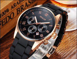 Montre analogique de sport de luxe pour homme, vente chaude, résistante à l'eau 3ATM, bracelet en acier inoxydable de 22 mm de largeur, mouvement à quartz, cadran en verre de 42 mm - Product Image 1